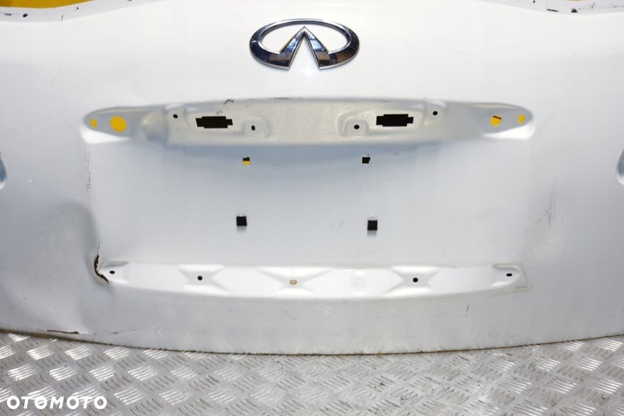 INFINITI QX56 QX80 2010 - 2019 Klapa Bagażnik Tył K010M 1LAMA - 7