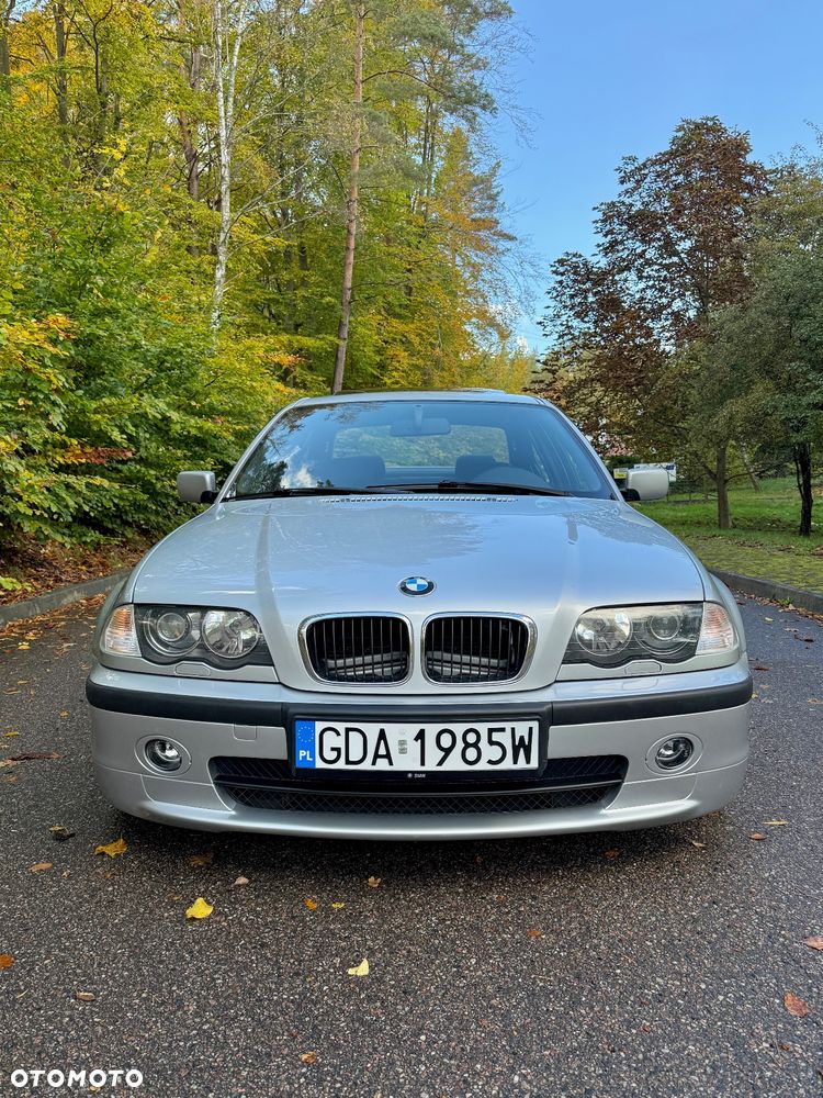 BMW Seria 3 318i - 3