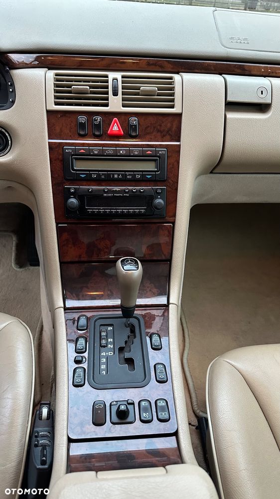 Mercedes-Benz Klasa E - 11