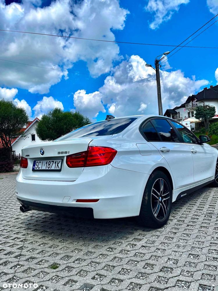 BMW Seria 3 328i - 2