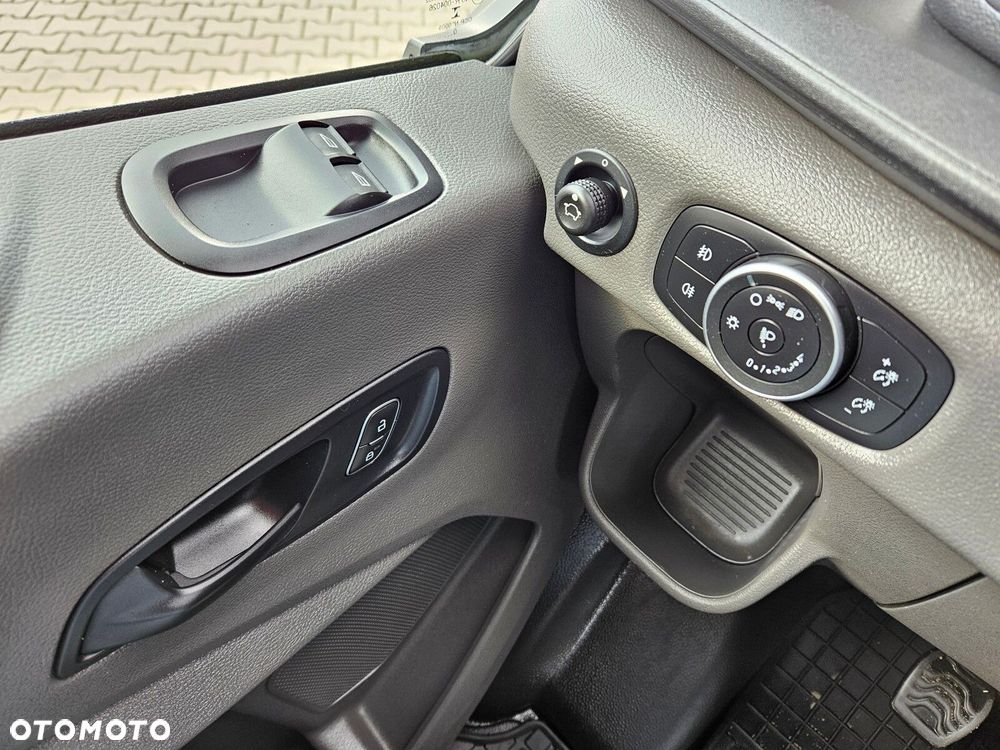 Ford transit DoKa 7 osób *69999zł NETTO* 2.0TdCi/131KM - 13