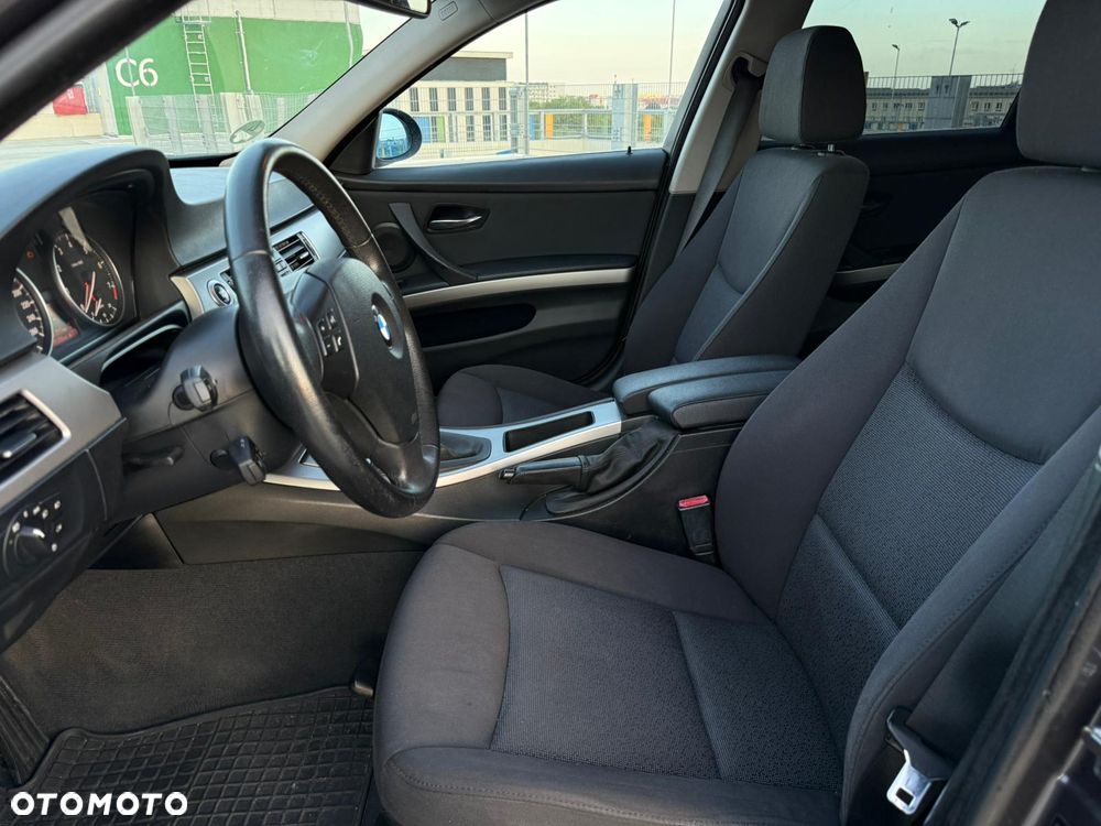 BMW Seria 3 320i - 17