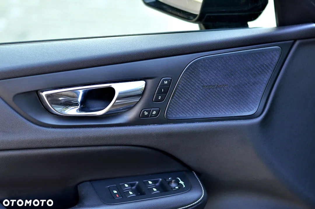 Volvo V60 D4 Geartronic R-Design - 28