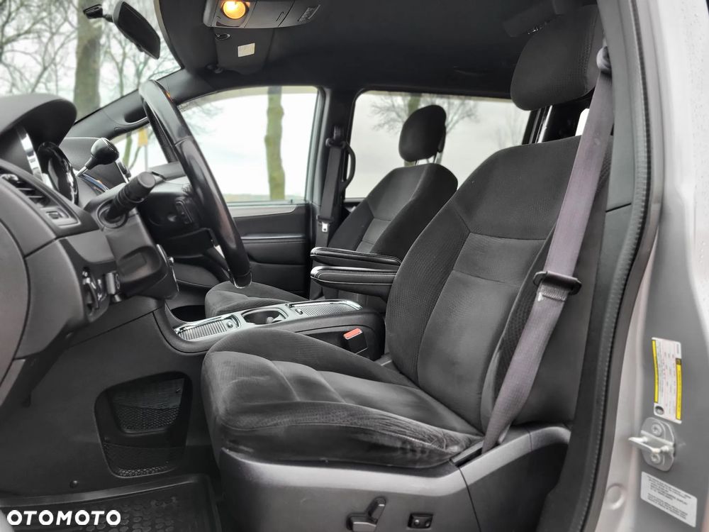 Dodge Grand Caravan - 16