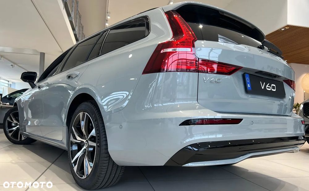 Volvo V60 B4 B DKG Plus Dark - 27