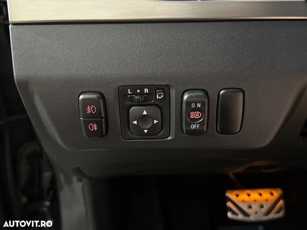 Mitsubishi Pajero - 16