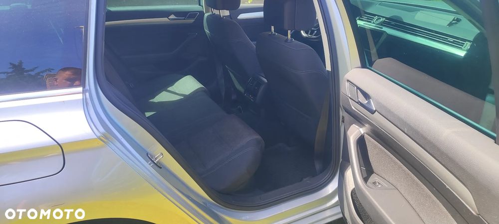 Volkswagen Passat 2.0 TDI SCR DSG Business - 14