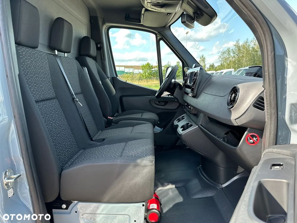 Mercedes-Benz Sprinter - 16