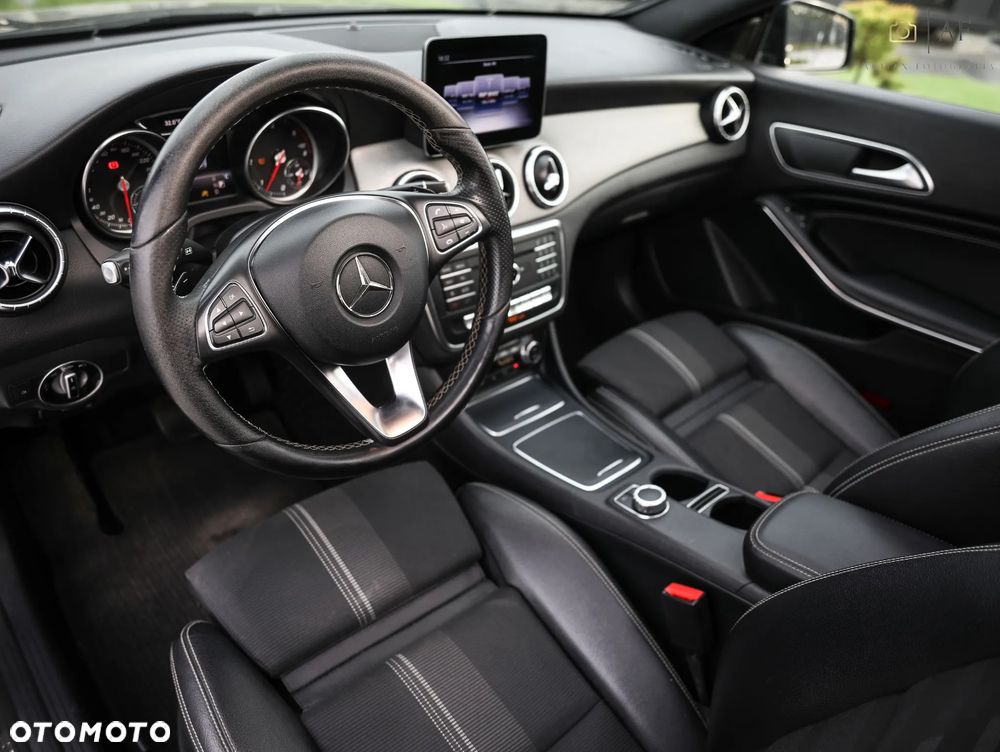 Mercedes-Benz CLA 220 d 7G-DCT - 26