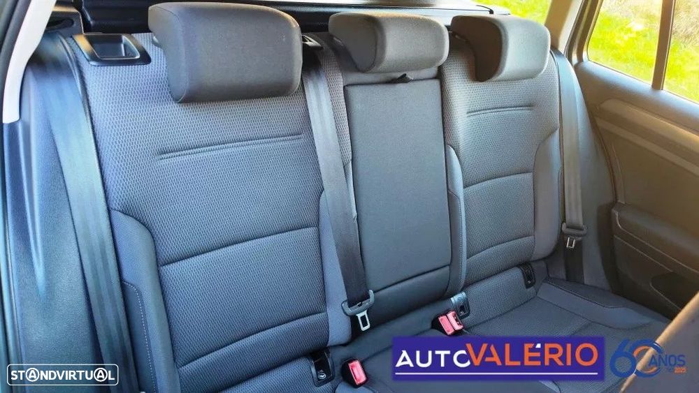 VW Golf Variant 1.6 TDi Confortline DSG - 28