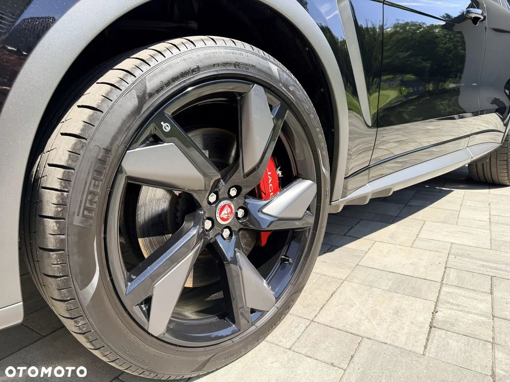 Jaguar F-Pace P550 AWD SVR - 9