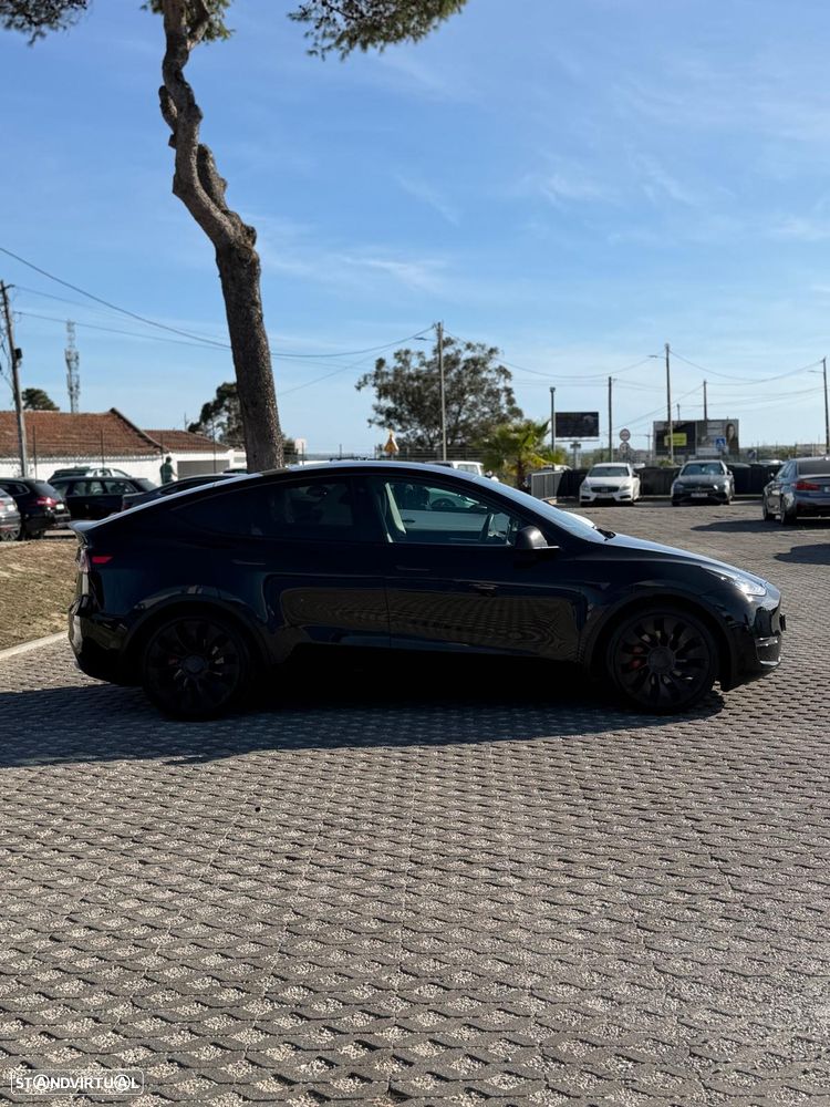 Tesla Model Y Performance Dual Motor AWD - 9