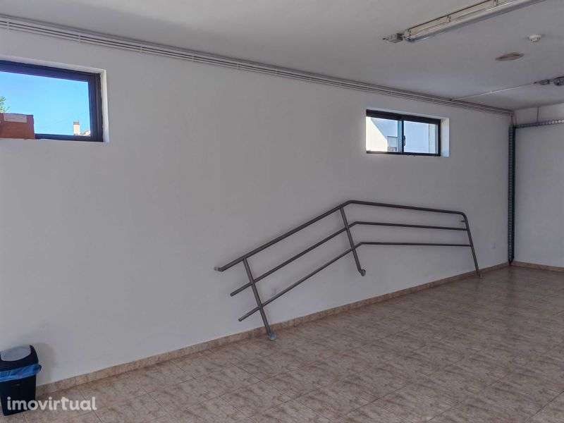 Armazém para Arrendamento – 125 m² – Excelente Estado - Grande imagem: 5/5