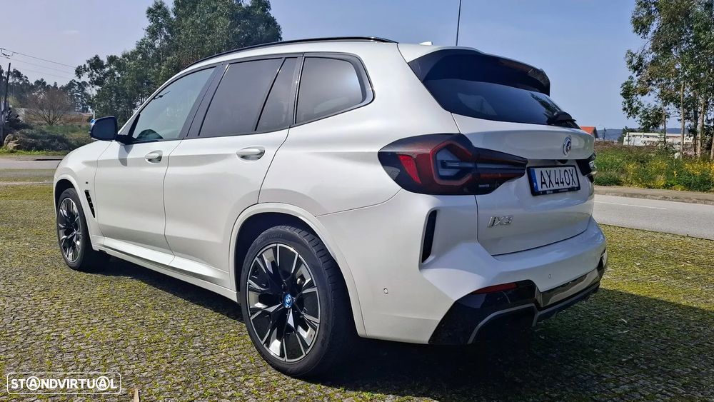 BMW iX3 - 16