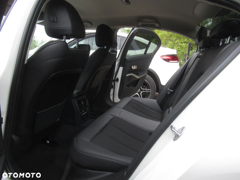 BMW Seria 3 318i Sport Line - 8
