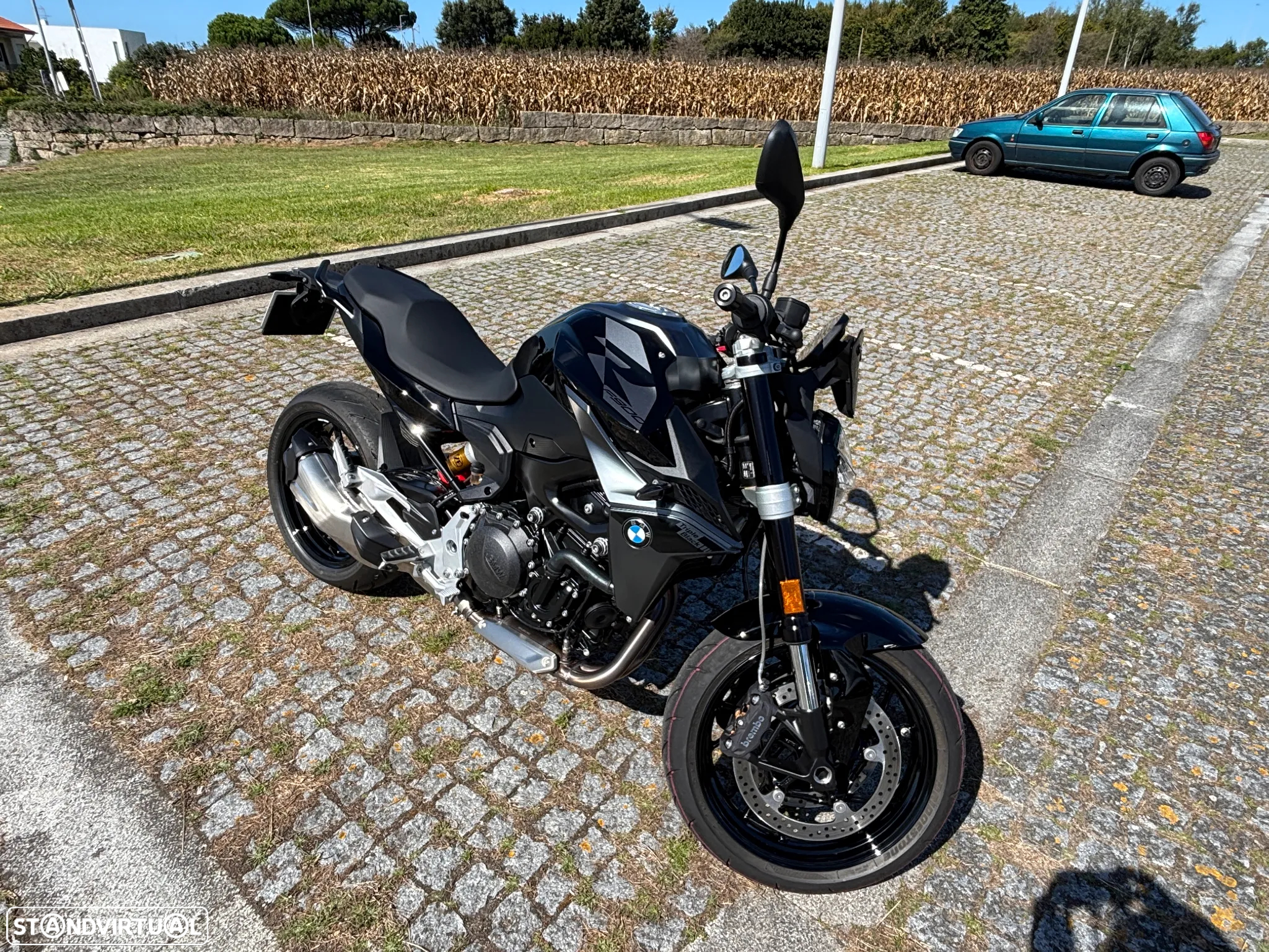 BMW F 900 R Triple Black - 15