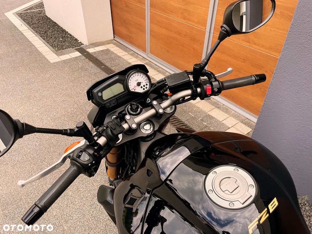 Yamaha FZ8 - 7