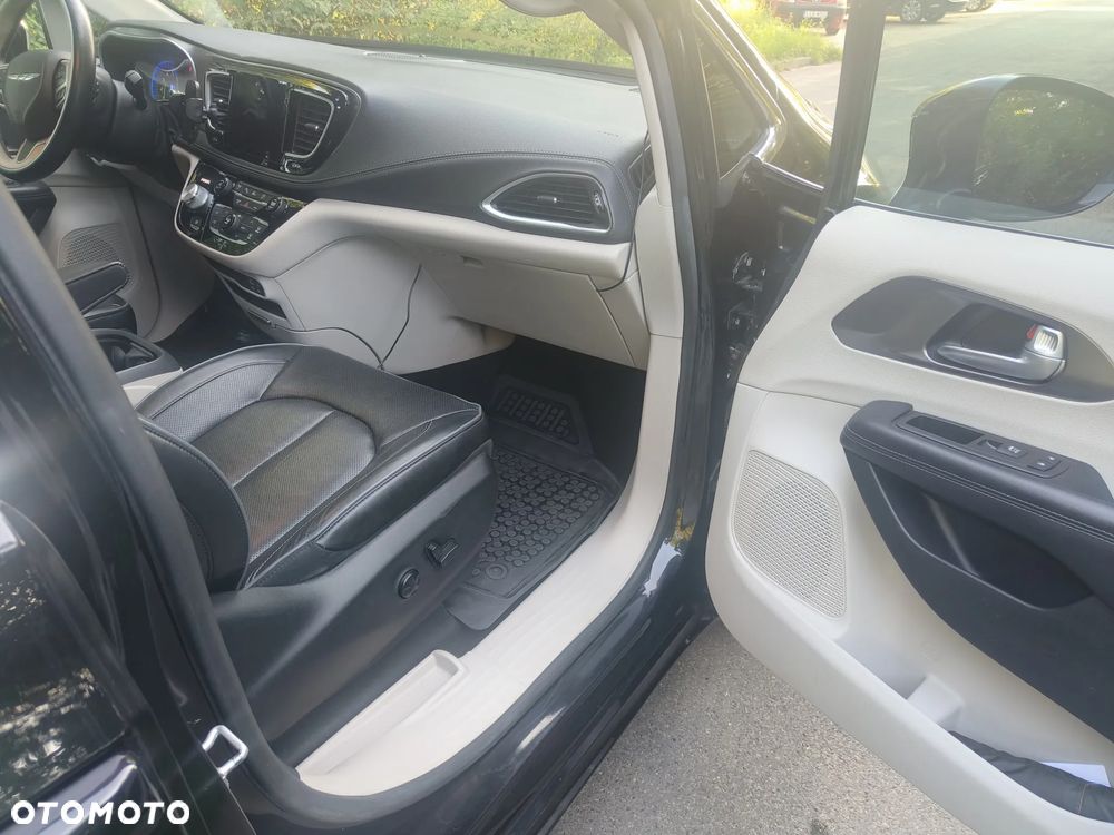 Chrysler Pacifica - 7