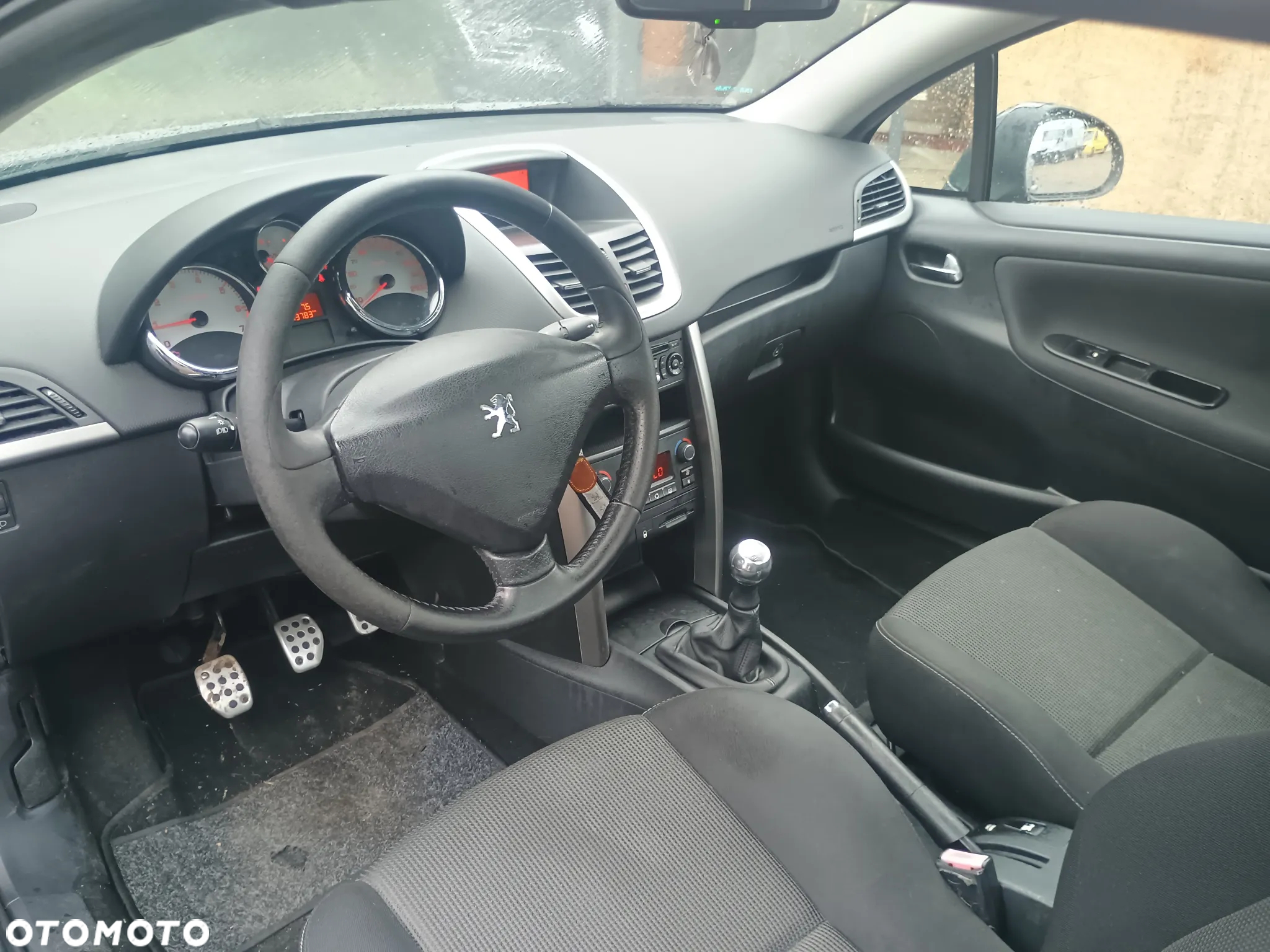 Peugeot 208 - 5