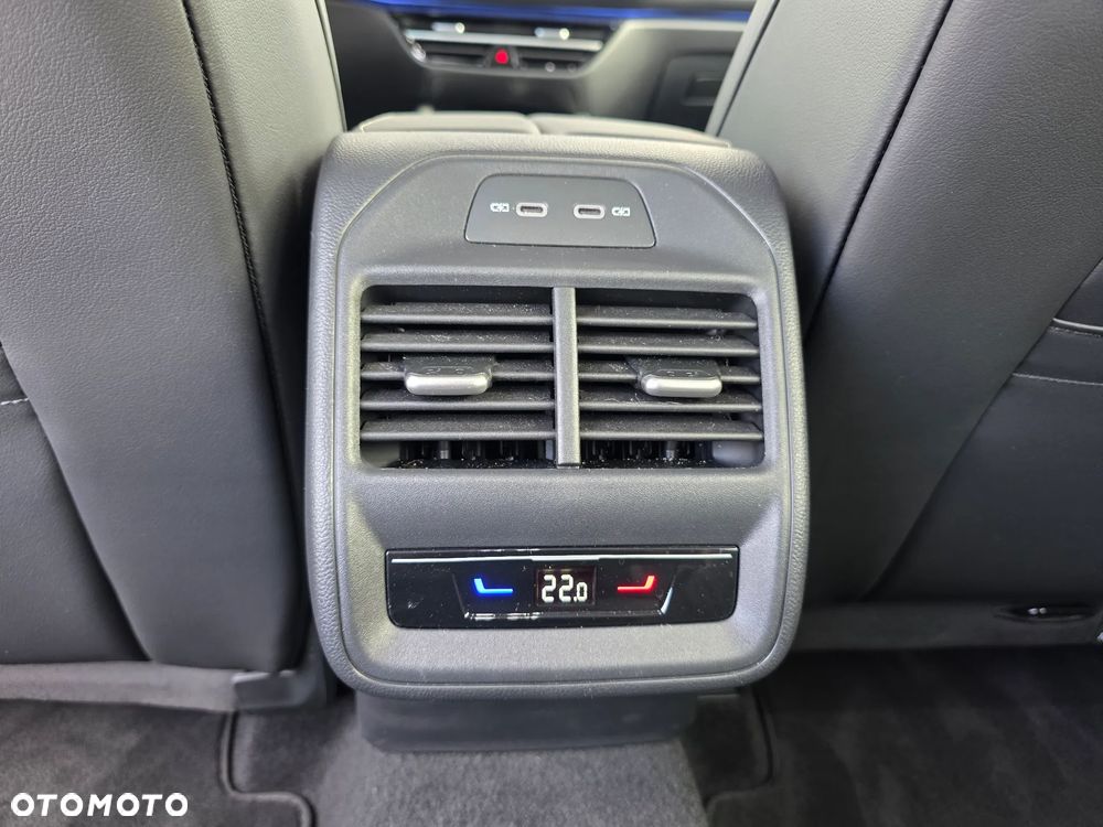 Volkswagen Passat - 25