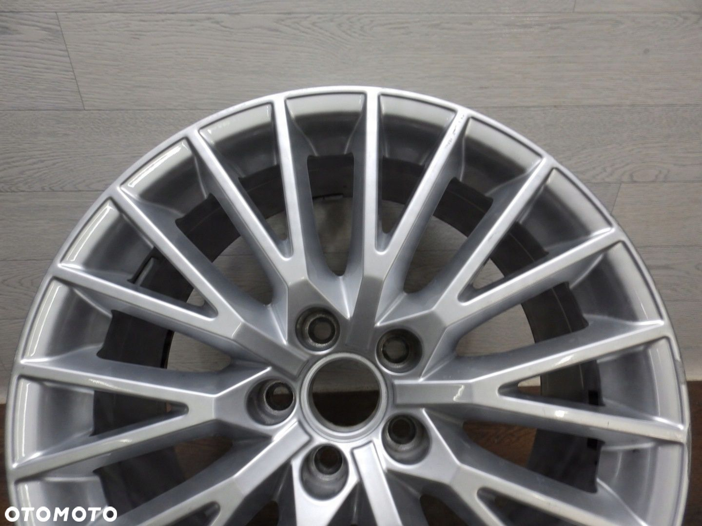 Felga Audi TT 8S0 E8.5Jx18H2 Et50 5x112 8S0 601025 D - 3