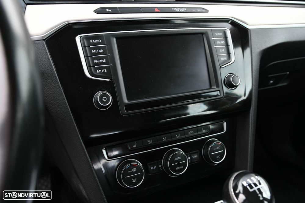 VW Passat Variant 2.0 TDI Highline - 15