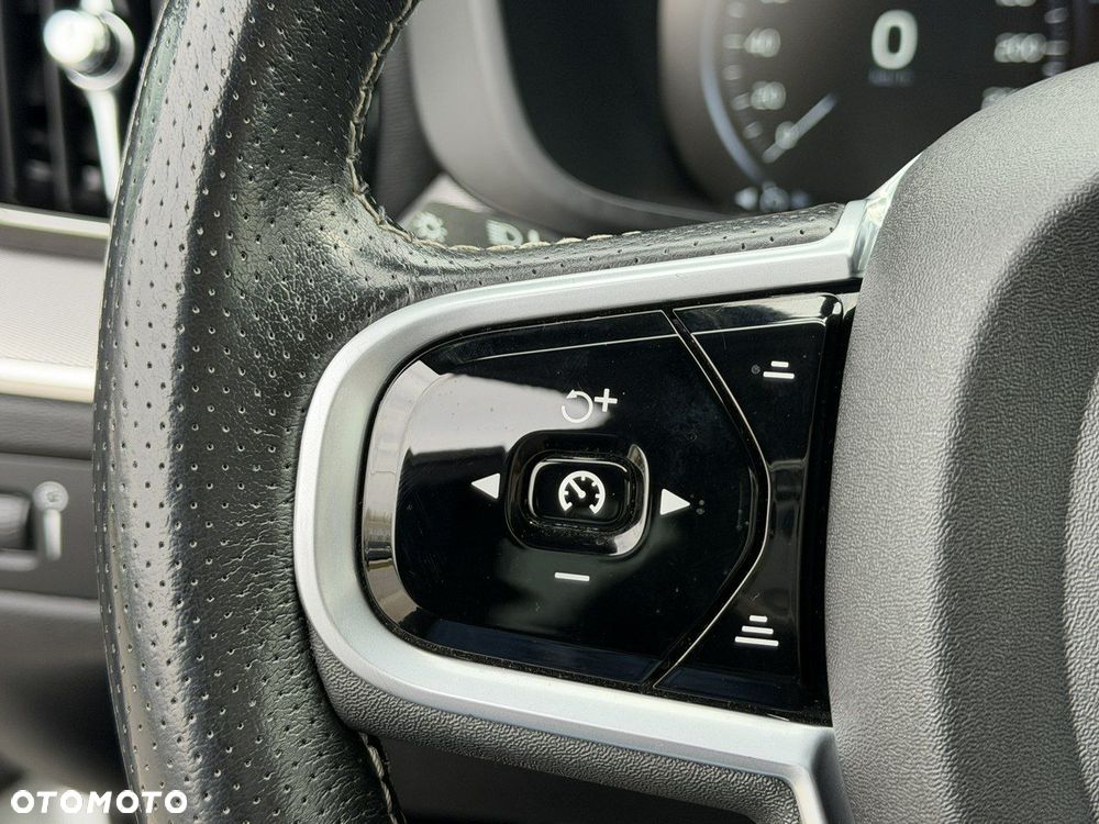 Volvo XC 60 D3 R-Design - 25