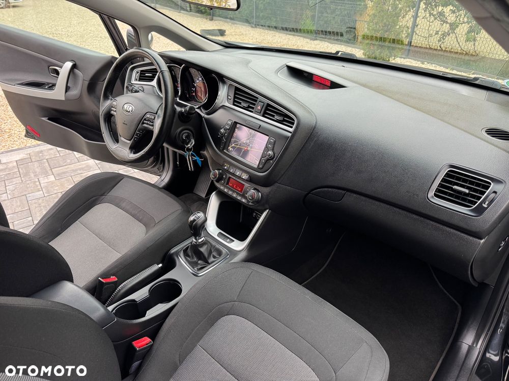 Kia Ceed 1.6 GDI Dream-Team Edition - 35