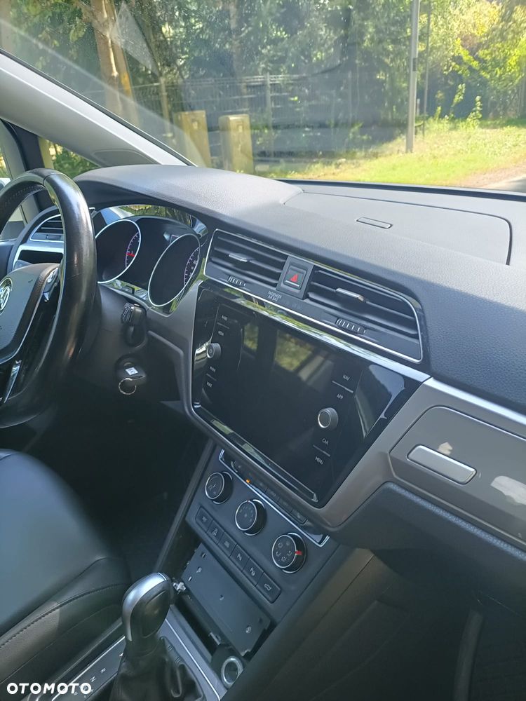 Volkswagen Touran - 11