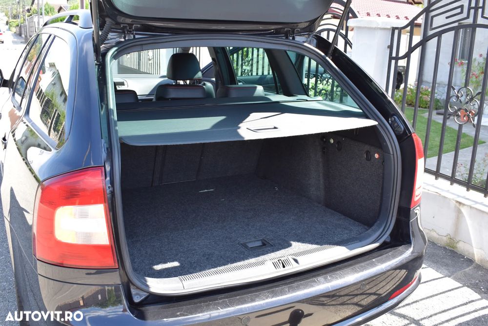 Skoda Octavia 2.0 TDI DPF DSG RS - 25
