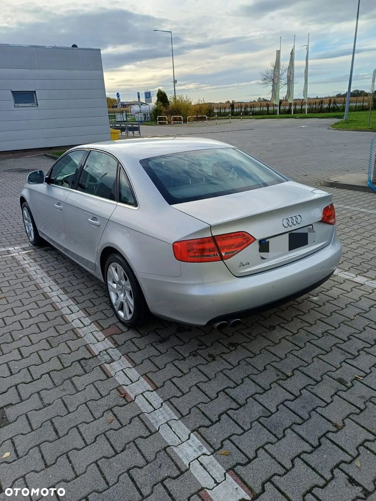 Audi A4 Limousine - 4