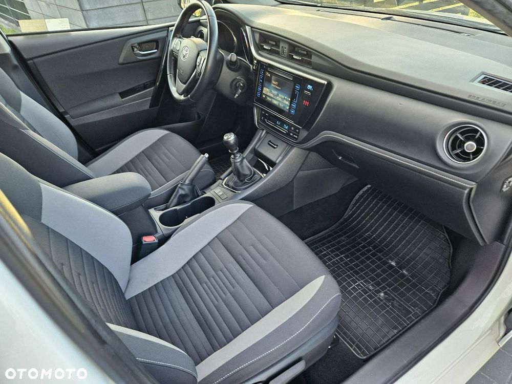 Toyota Auris - 13