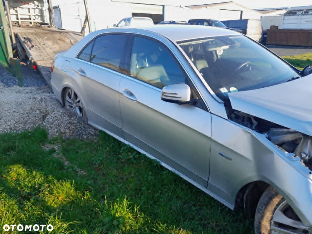 Mercedes-Benz Klasa E 350 CDI DPF BlueEFFICIENCY 7G-TRONIC Avantgarde - 6