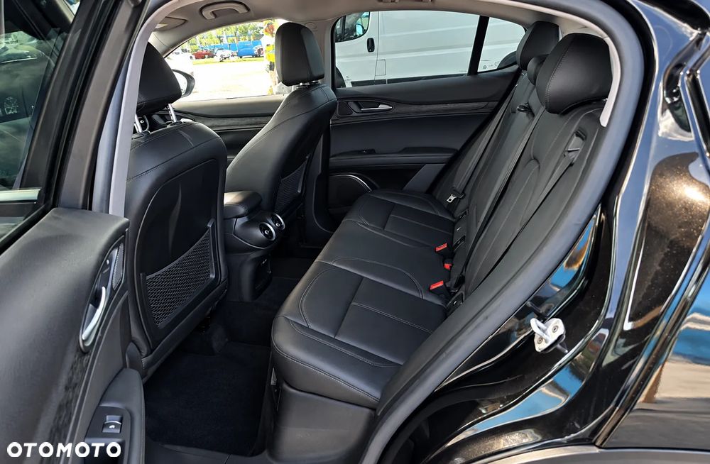 Alfa Romeo Stelvio - 10