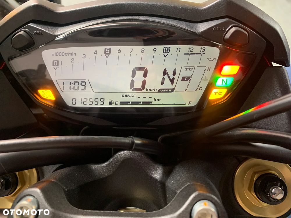 Suzuki GSX 1000 - 26