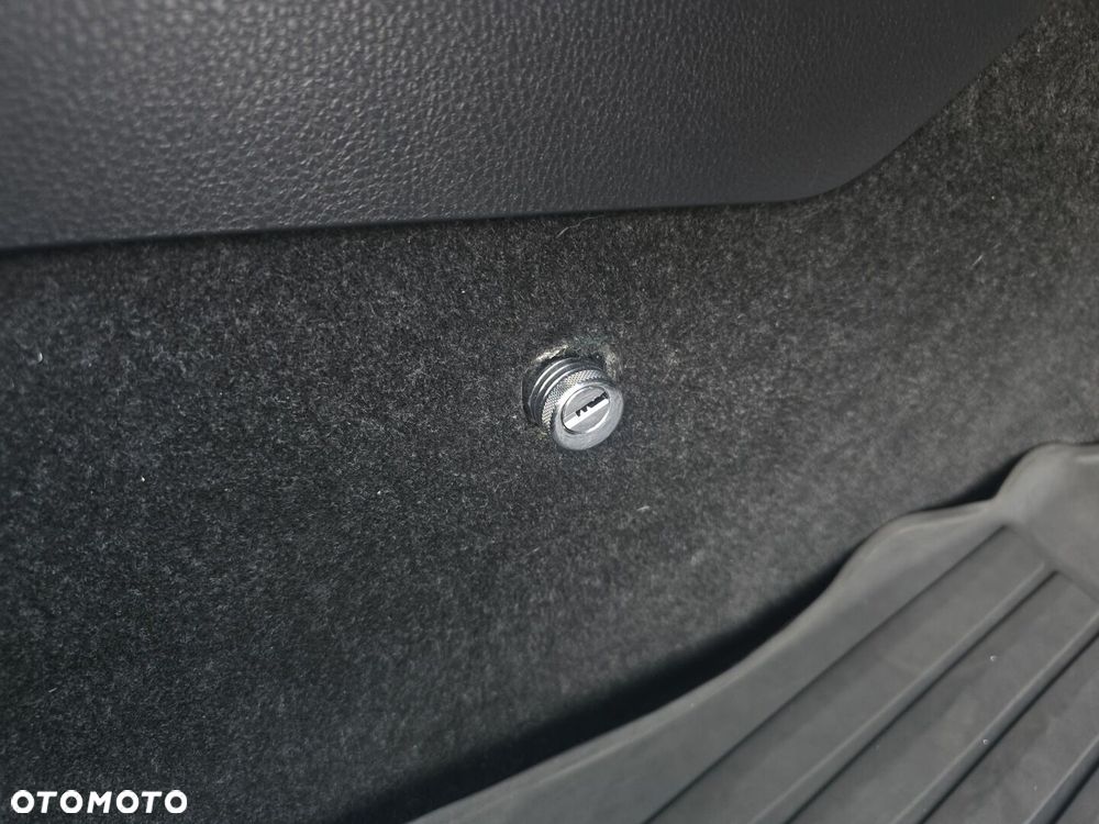 Toyota Camry 2.5 Hybrid Comfort CVT - 30