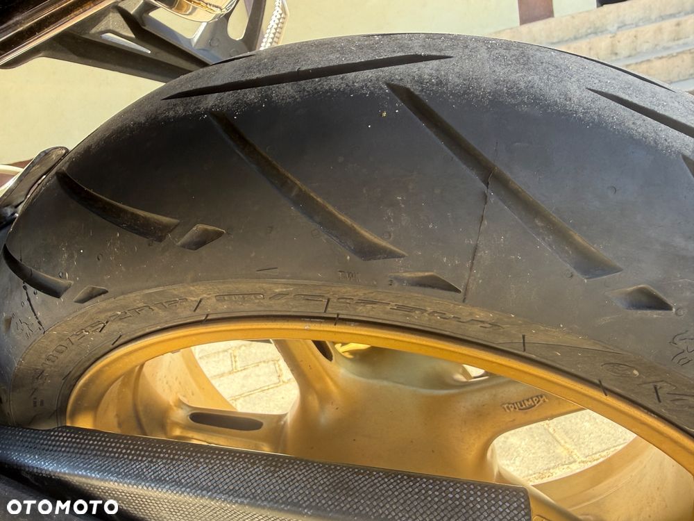 Triumph Street Triple - 10