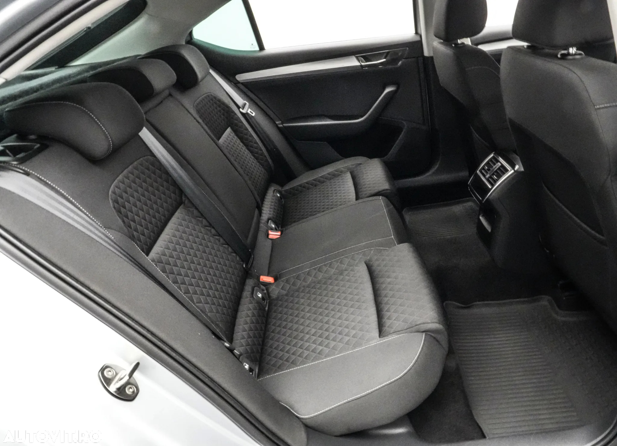 Skoda Superb 1.5 TSI DSG Ambition - 15