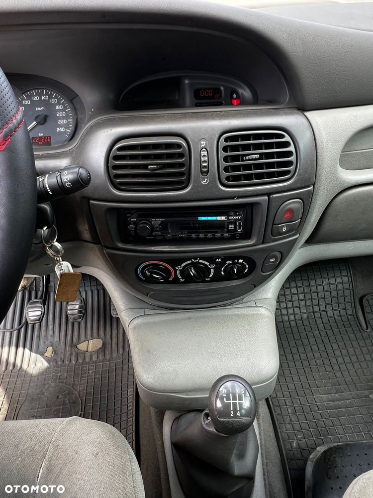 Renault Scenic 1.6 16V Alize - 19