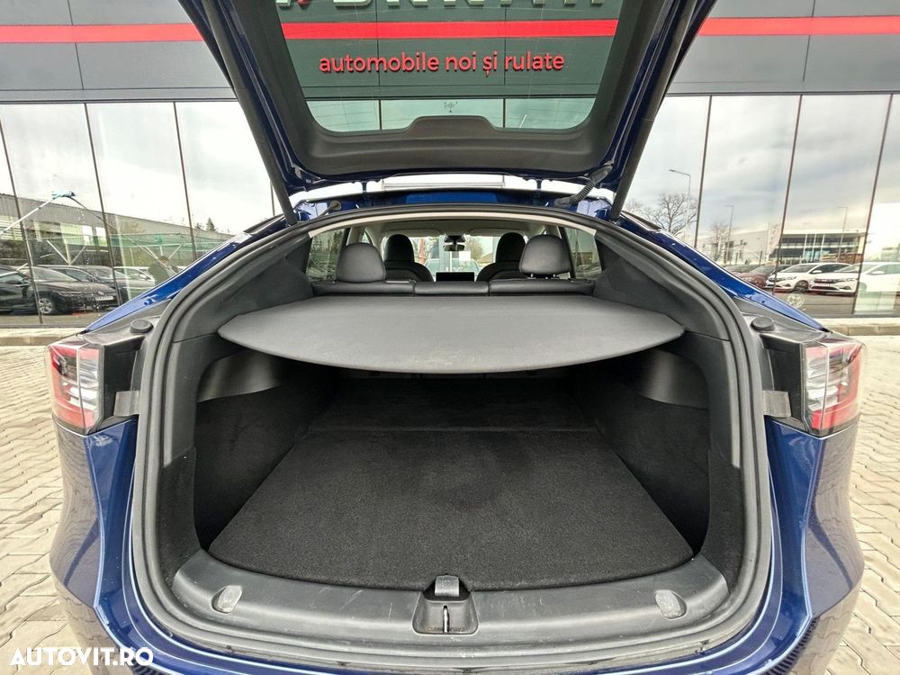 Tesla Model Y Long Range Dual Motor AWD - 33