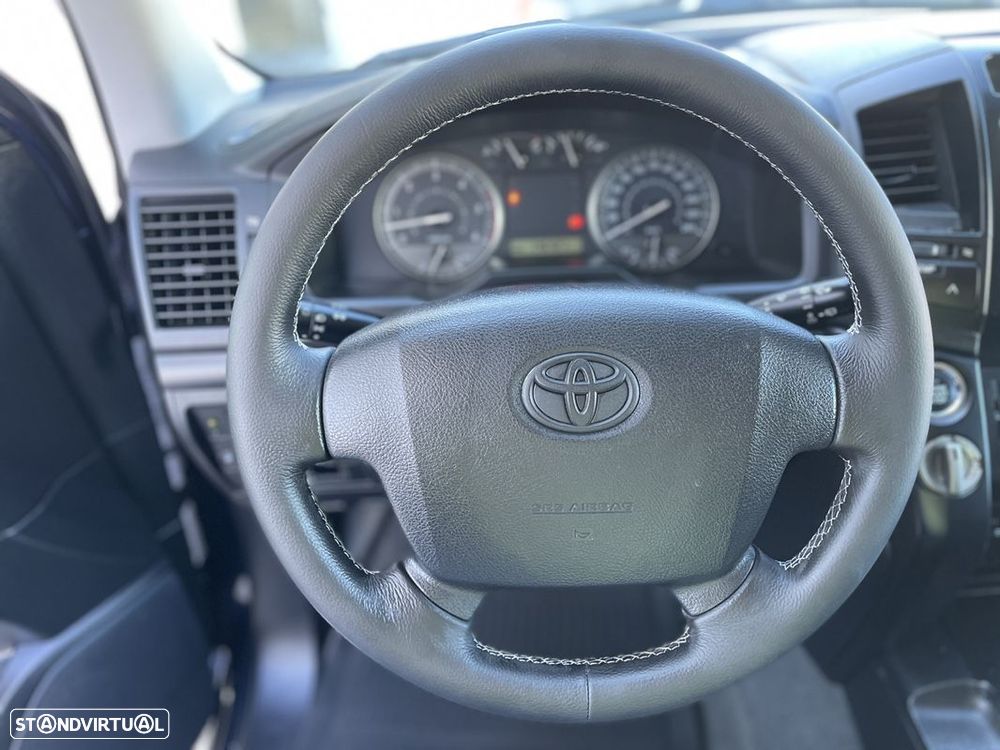 Toyota Land Cruiser VDJ 200 V8 4.5 D-4D - 32