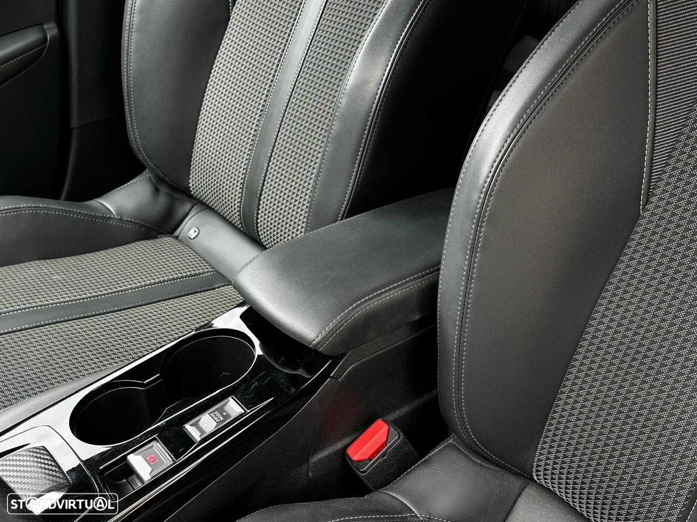 Peugeot 208 1.2 PureTech GT EAT8 - 17