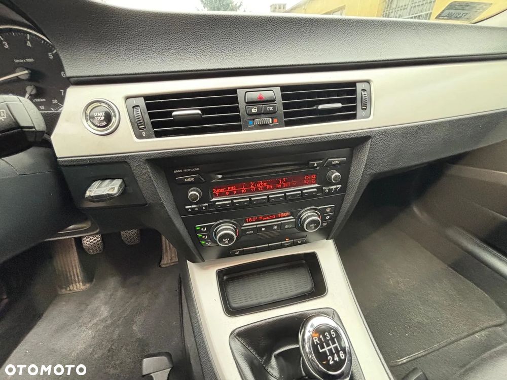 BMW Seria 3 318i - 22