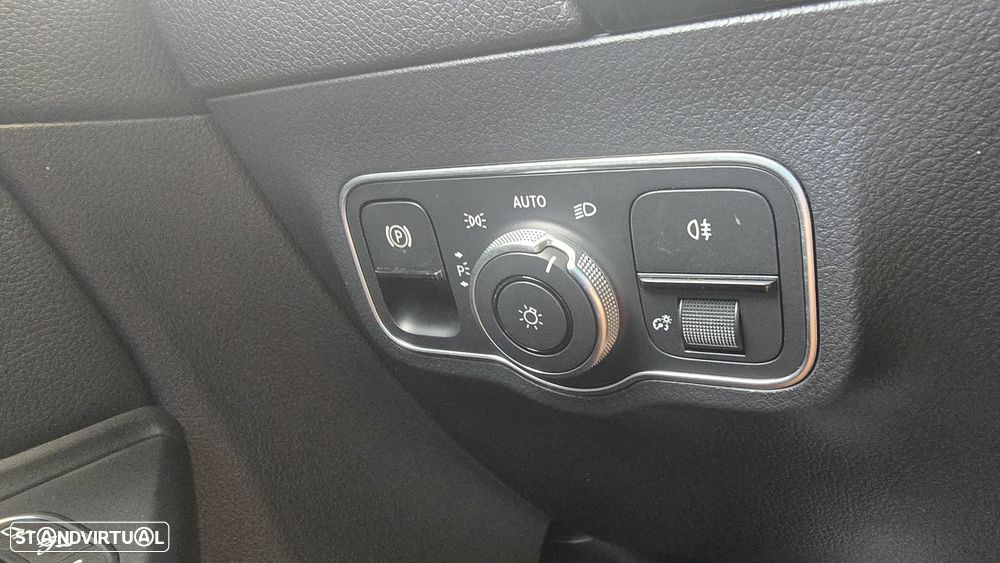 Mercedes-Benz B 180 d - 40