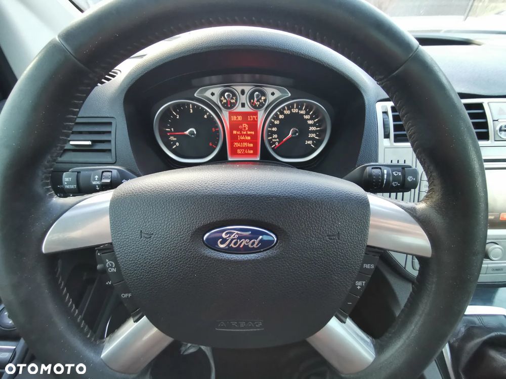 Ford Kuga 2.0 TDCi 2x4 Titanium - 5