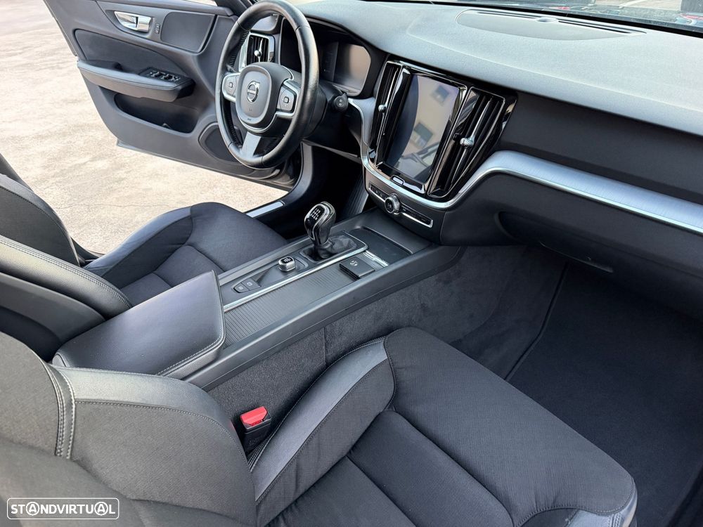 Volvo V60 2.0 D3 Momentum - 31