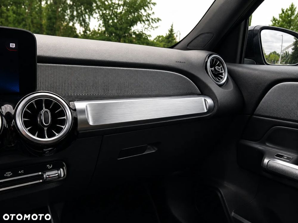 Mercedes-Benz GLB 200 Progressive 7G-DCT - 17