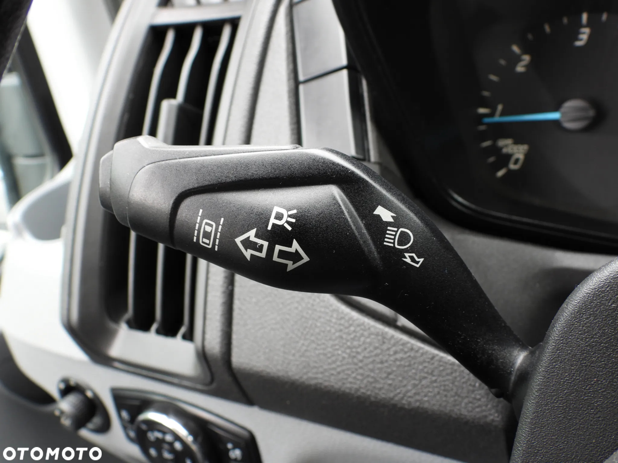 Ford TRANSIT WYWROTKA PODWÓJNA KABINA DOKA 6 MIEJSC TEMPOMAT KLIMATYZACJA BLIŹNIACZE KOŁA 170KM [ K56631 ] - 32