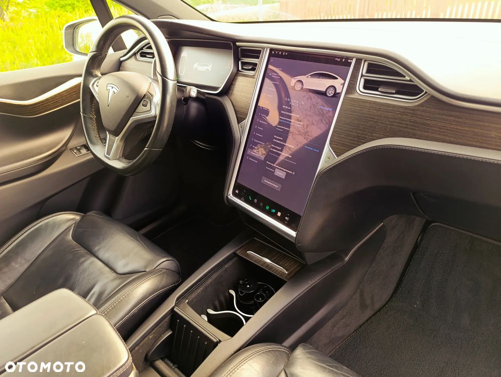 Tesla Model X - 3