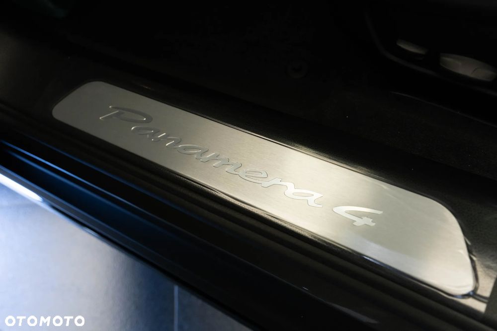 Porsche Panamera 4 E-Hybrid - 31